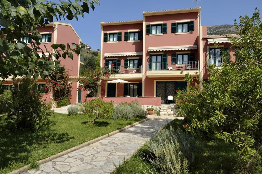 Vivi'S Apartments Agia Efimia エクステリア 写真