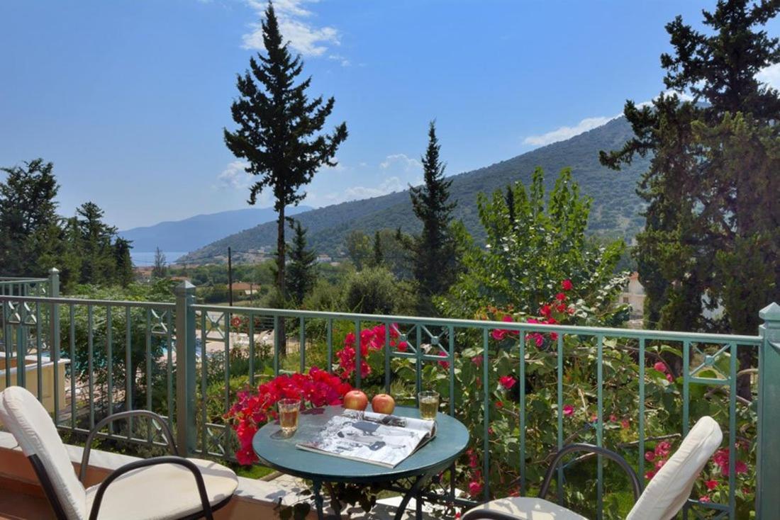 Vivi'S Apartments Agia Efimia エクステリア 写真