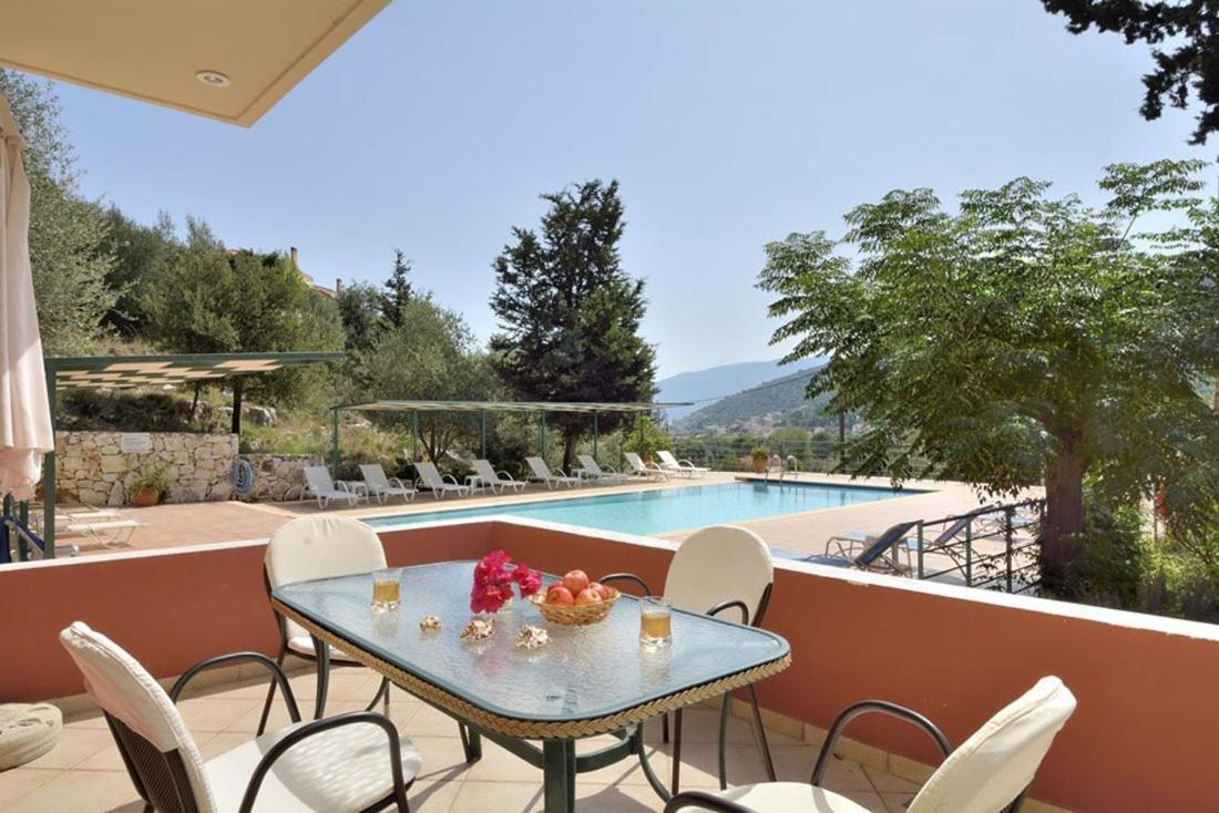 Vivi'S Apartments Agia Efimia エクステリア 写真