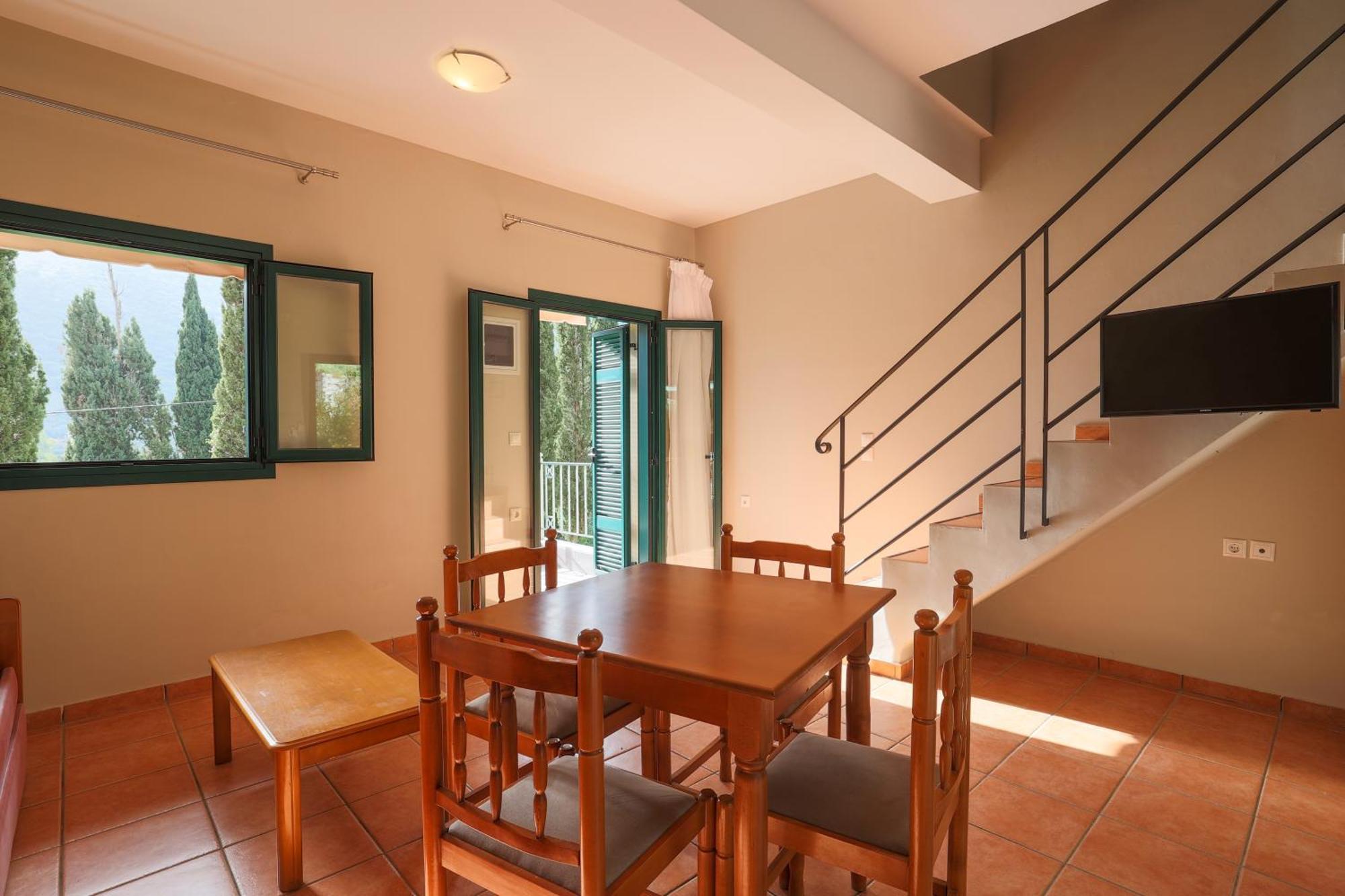 Vivi'S Apartments Agia Efimia エクステリア 写真
